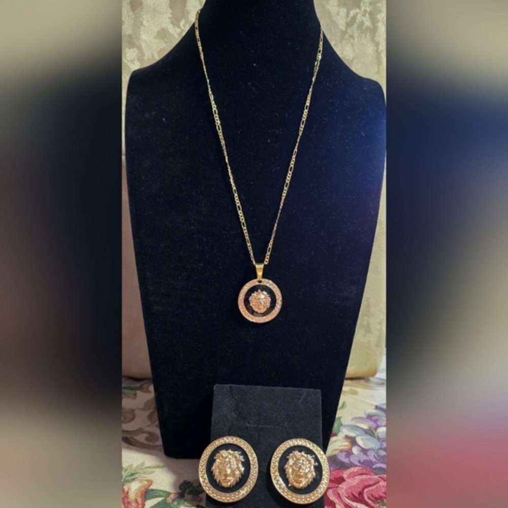 Elegant Gold And Silver Jewelry Set